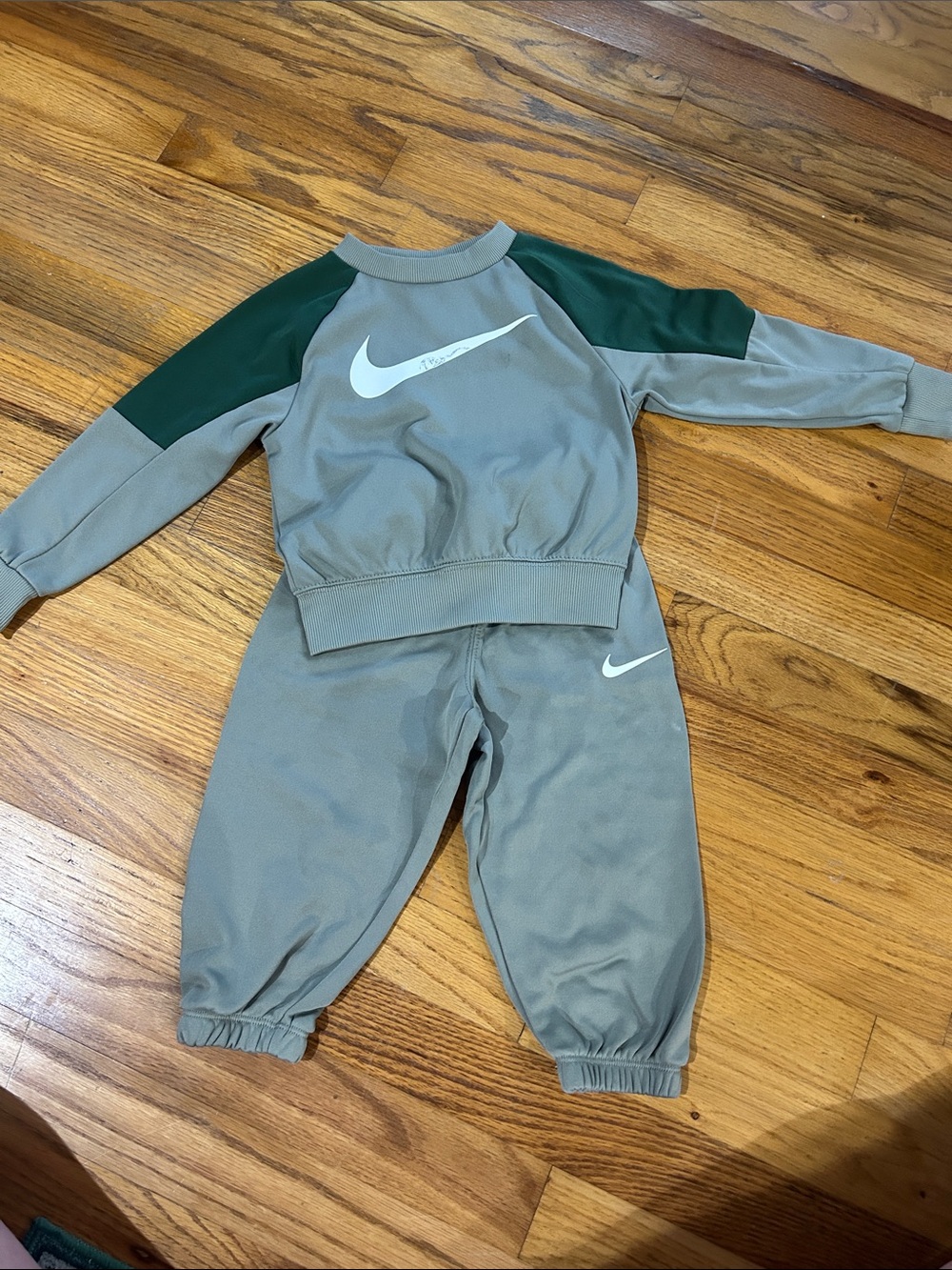 Nike Kids Gray & Green Sweatshirt and Joggers Set